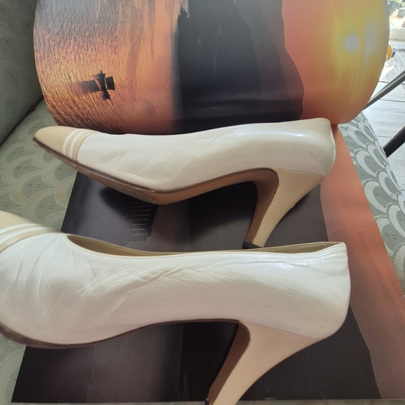 Aithentic Chanel Cream Women's Shoes Size 6 - Picture 6 of 10